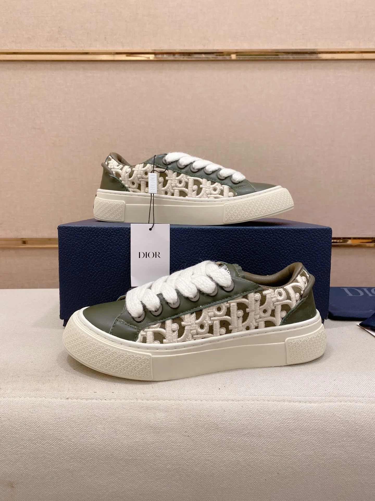 Factory price: 300 Men's shoes 💰[Dior·Dior] Top 🔍Couple style 💏🔍New casual sports style couple shoes, new four-season design, perfect workmanship, lace-up lazy style to create cabinet quality, upper: imported first-layer cowhide, sheepskin lining is soft and comfortable, ultra-light TPU wear-resistant outsole, simple, versatile fashion men's shoes, excellent color code number 35--44